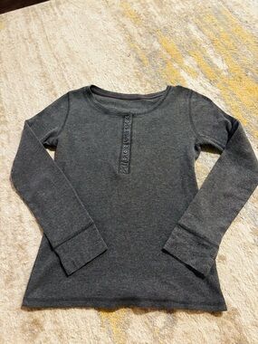 Women’s Dark Gray Ribbed Henley Long-Sleeve Top